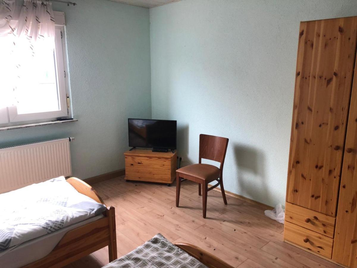 Monteurunterkunft Oberhausen-Rheinhausen Extérieur photo